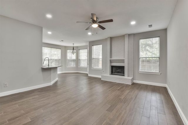15 Shinyrock Place, The Woodlands, TX 77381