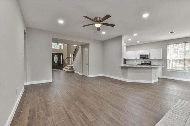 15 Shinyrock Place, The Woodlands, TX 77381