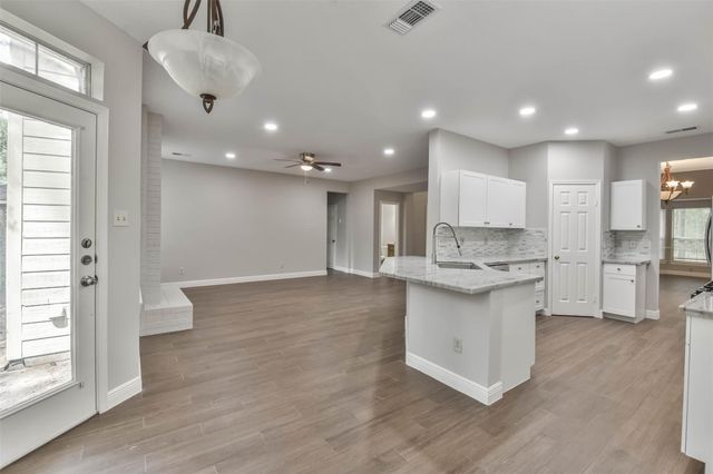 15 Shinyrock Place, The Woodlands, TX 77381