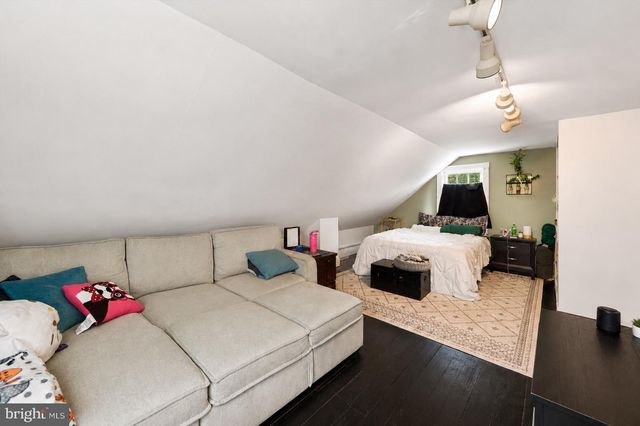 1208 VALLEY RD, Glen Mills, PA 19342