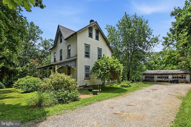 1208 VALLEY RD, Glen Mills, PA 19342