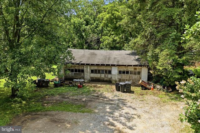 1208 VALLEY RD, Glen Mills, PA 19342