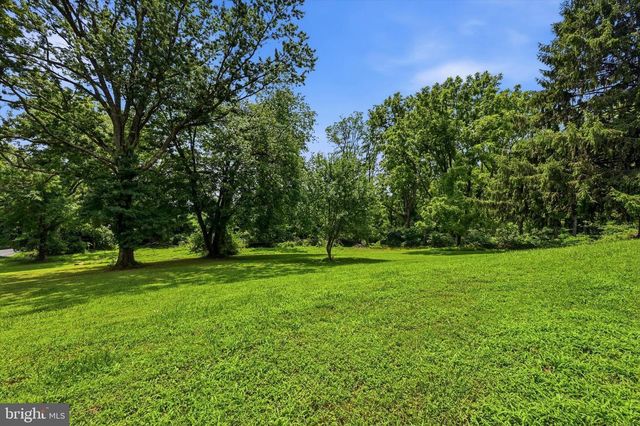 1208 VALLEY RD, Glen Mills, PA 19342