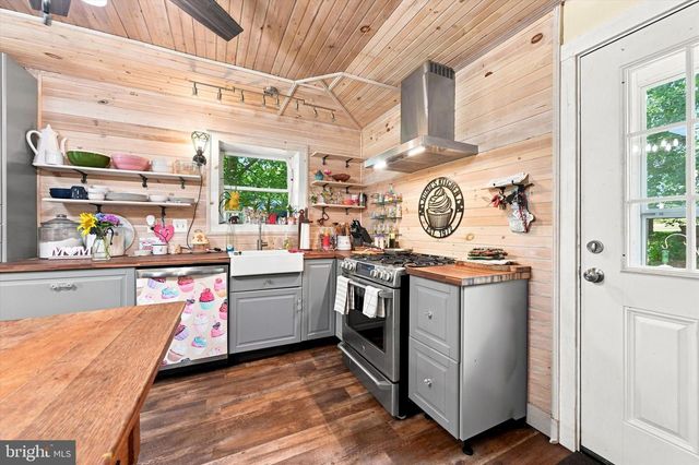 1208 VALLEY RD, Glen Mills, PA 19342