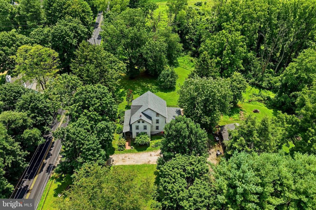 1208 VALLEY RD, Glen Mills, PA 19342
