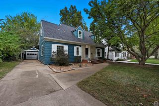 3414 SW Avalon LN, Topeka, KS 66604