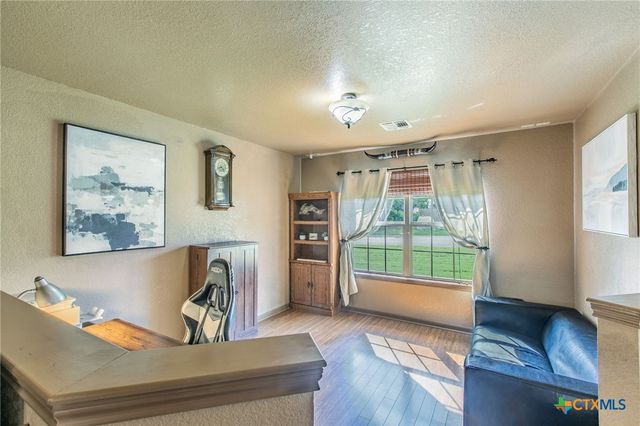 27 S Sherwood Drive, Belton, TX 76513