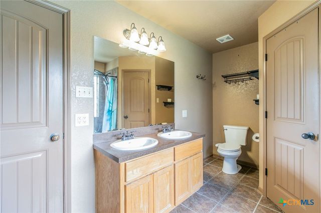 27 S Sherwood Drive, Belton, TX 76513
