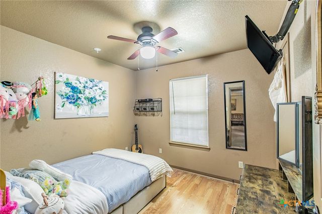 27 S Sherwood Drive, Belton, TX 76513