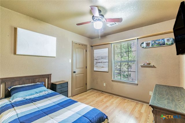 27 S Sherwood Drive, Belton, TX 76513