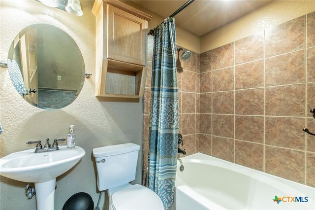 27 S Sherwood Drive, Belton, TX 76513