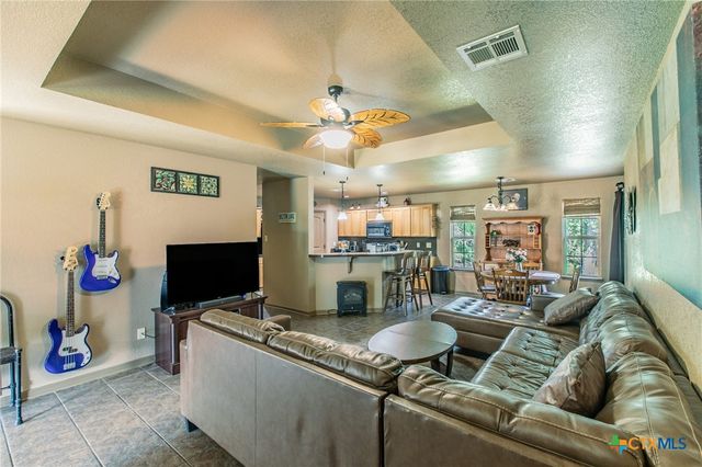 27 S Sherwood Drive, Belton, TX 76513