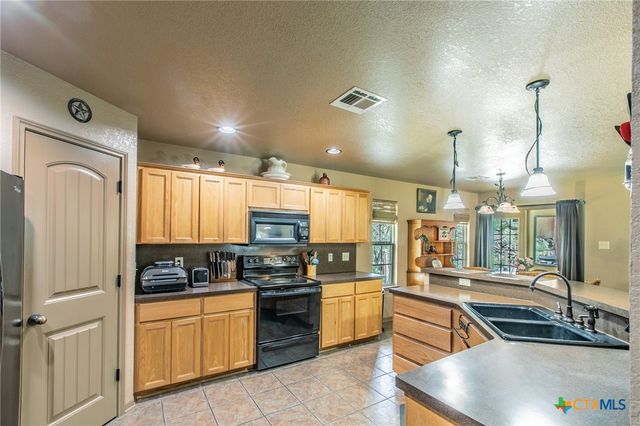 27 S Sherwood Drive, Belton, TX 76513