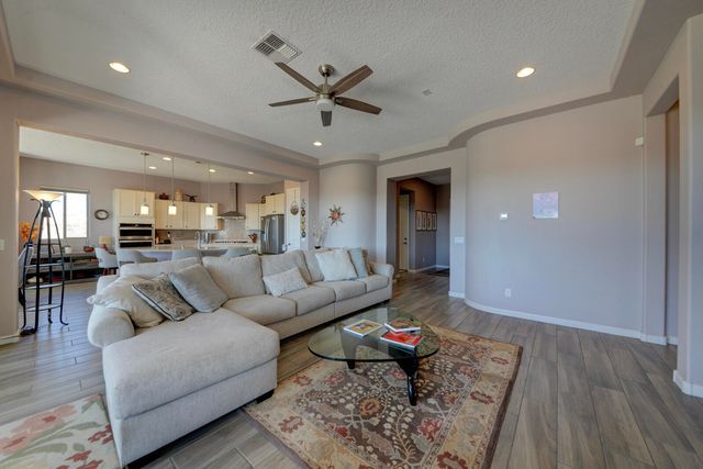 9108 Lake Isabella Way NW, Albuquerque, NM 87120