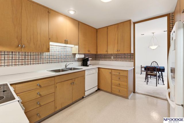 8405 Indian Hills Dr Apt 4A5, Omaha, NE 68114