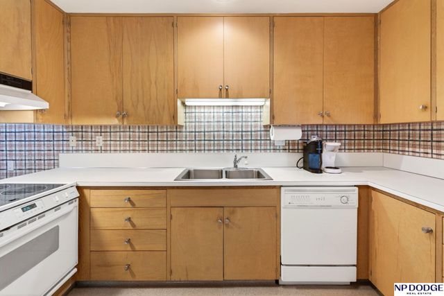 8405 Indian Hills Dr Apt 4A5, Omaha, NE 68114