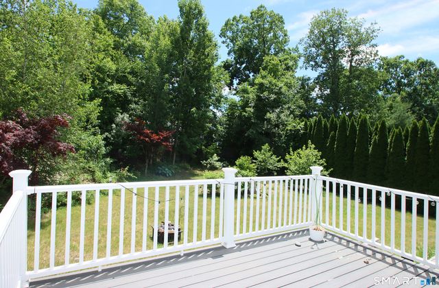 5 Oaktree Court, Bethel, CT 06801