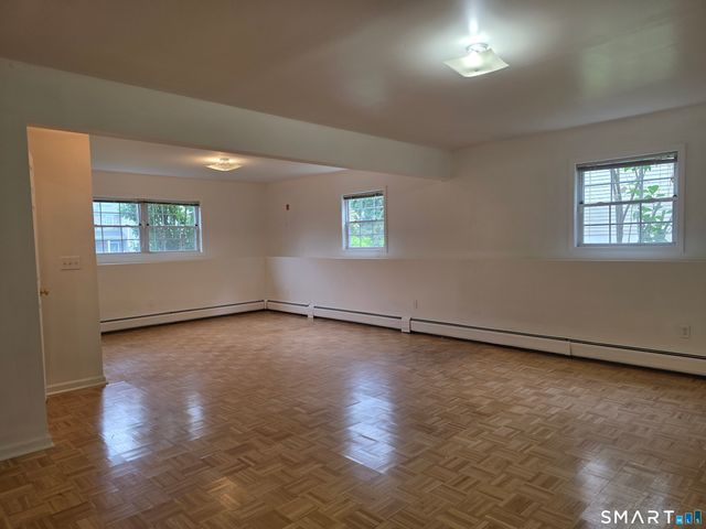 5 Oaktree Court, Bethel, CT 06801