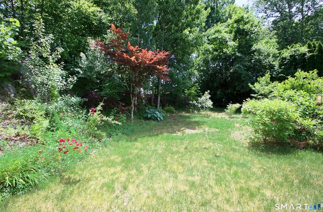 5 Oaktree Court, Bethel, CT 06801