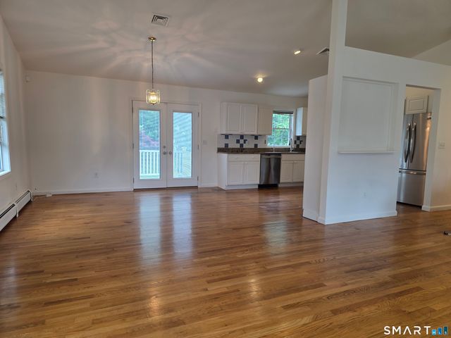 5 Oaktree Court, Bethel, CT 06801