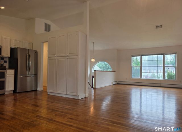 5 Oaktree Court, Bethel, CT 06801