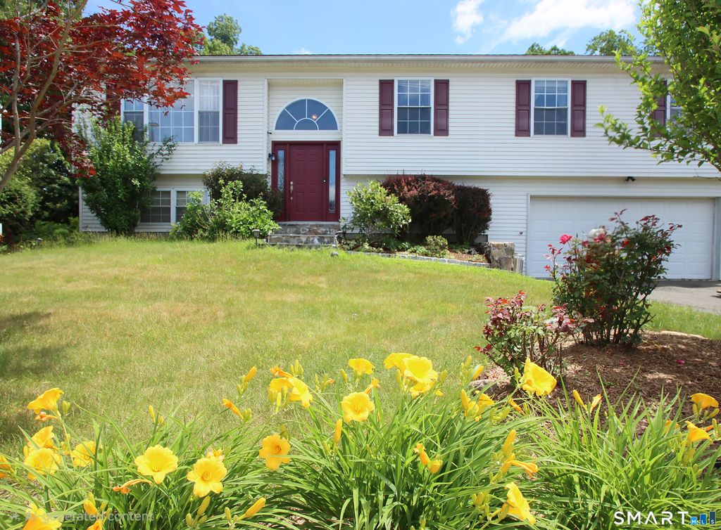 5 Oaktree Court, Bethel, CT 06801