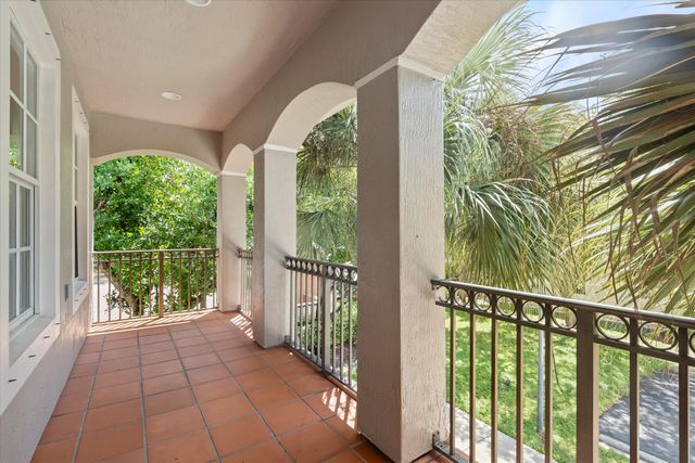 8501 PORTOBELLO Lane, Palm Beach Gardens, FL 33418
