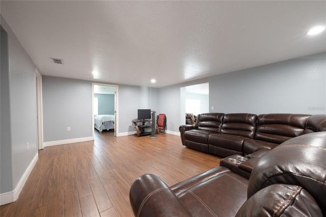 19 S TYLER AVENUE, Orlando, FL 32811