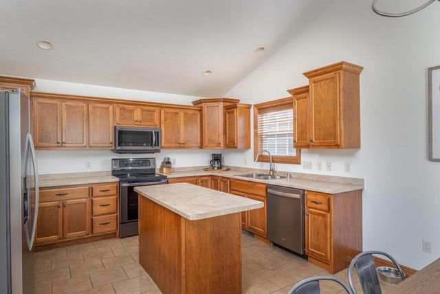 1124 BOBBY COURT, Appleton, WI 54915
