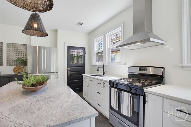707 E 49th Street, Savannah, GA 31405
