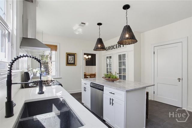 707 E 49th Street, Savannah, GA 31405