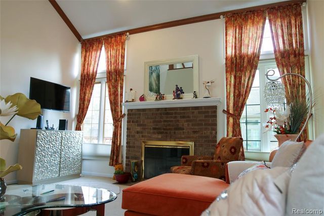 37860 N Laurel Park Drive, Livonia, MI 48152