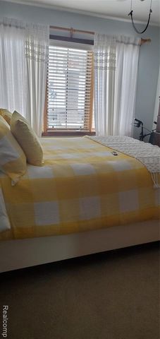 37860 N Laurel Park Drive, Livonia, MI 48152