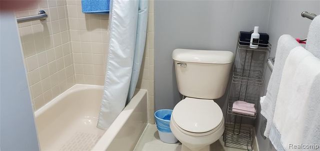 37860 N Laurel Park Drive, Livonia, MI 48152