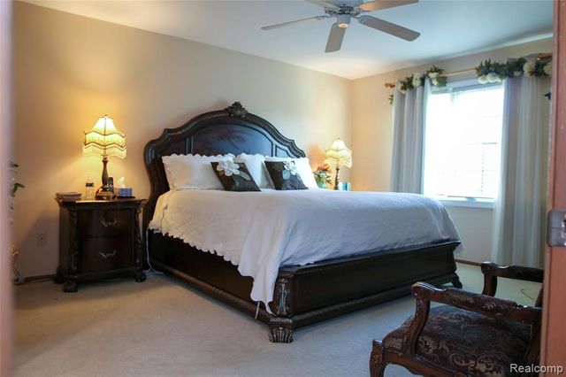 37860 N Laurel Park Drive, Livonia, MI 48152