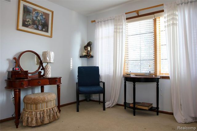 37860 N Laurel Park Drive, Livonia, MI 48152