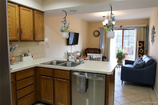 37860 N Laurel Park Drive, Livonia, MI 48152