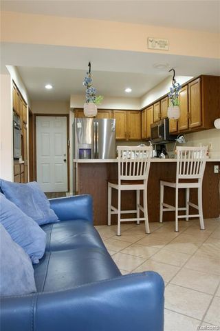 37860 N Laurel Park Drive, Livonia, MI 48152