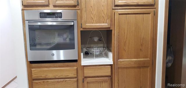 37860 N Laurel Park Drive, Livonia, MI 48152