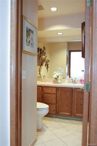 37860 N Laurel Park Drive, Livonia, MI 48152