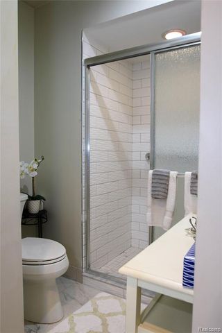 37860 N Laurel Park Drive, Livonia, MI 48152