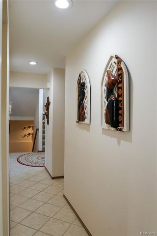 37860 N Laurel Park Drive, Livonia, MI 48152