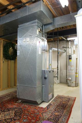 37860 N Laurel Park Drive, Livonia, MI 48152