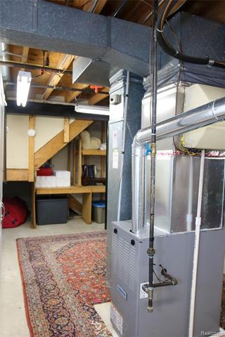 37860 N Laurel Park Drive, Livonia, MI 48152