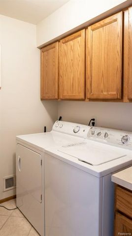 37860 N Laurel Park Drive, Livonia, MI 48152