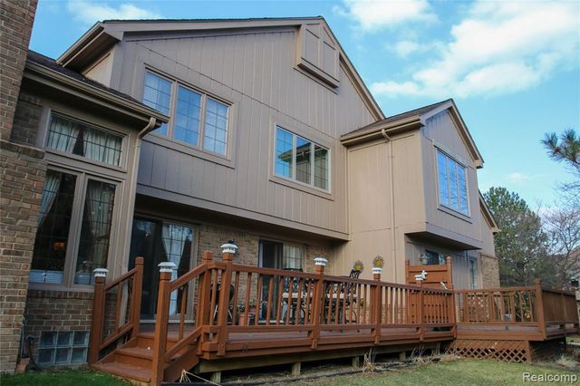 37860 N Laurel Park Drive, Livonia, MI 48152