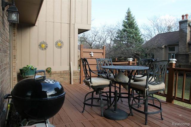 37860 N Laurel Park Drive, Livonia, MI 48152