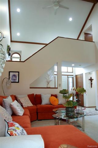 37860 N Laurel Park Drive, Livonia, MI 48152