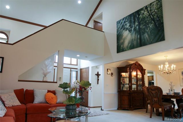 37860 N Laurel Park Drive, Livonia, MI 48152