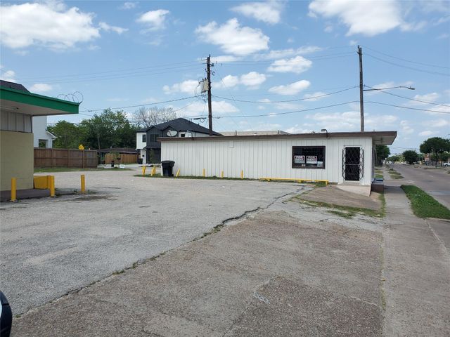 7260 Scott Street, Houston, TX 77021